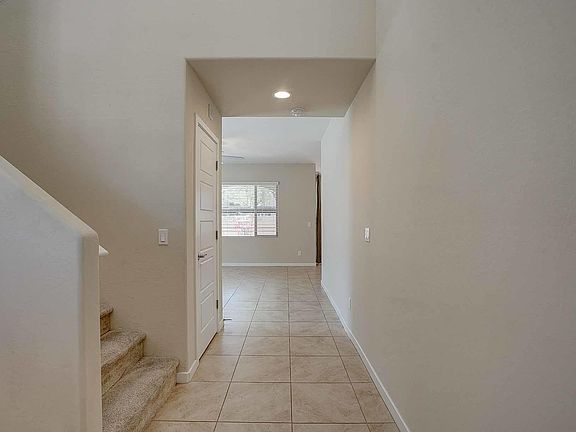 4th image of 686 N Blackbird Dr