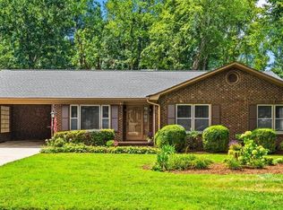 1404 Woodgreen Dr, Greensboro, NC 27405
