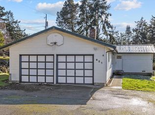 621 Ocean View Dr, Oak Harbor, WA 98277