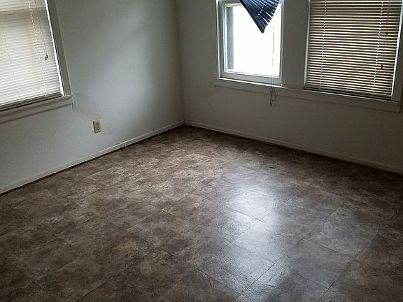 5th image of 510 Mercedes St