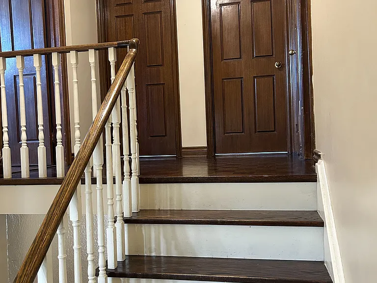 17 Ashburn Cres #UPPER — Photo 7