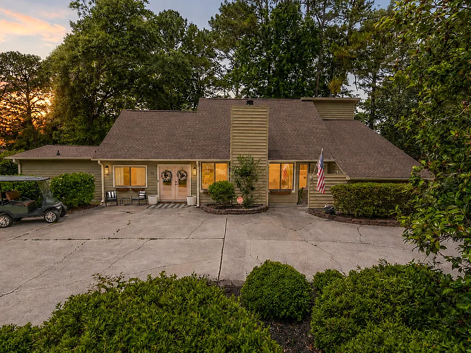 72 Shadowmoss Pkwy