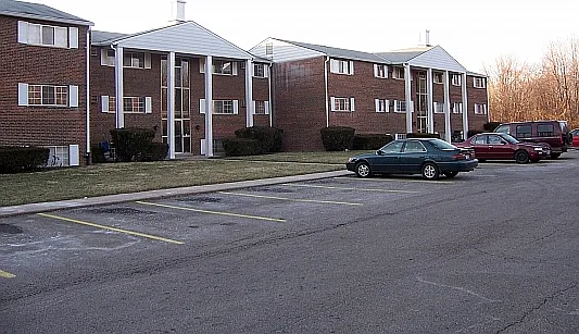 GLORY RIDGE APARTMENTS — Photo 9