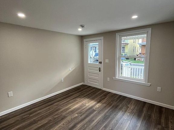 5th image of 41 Evelyn Ave