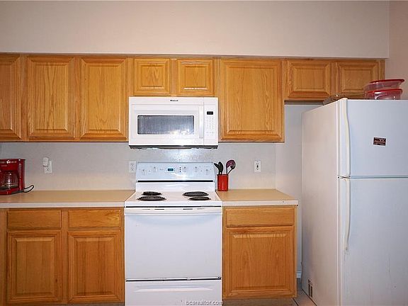 5th image of 227 Navarro Dr