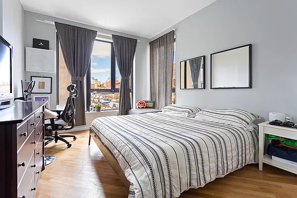 Sold by Modern Spaces | media 10