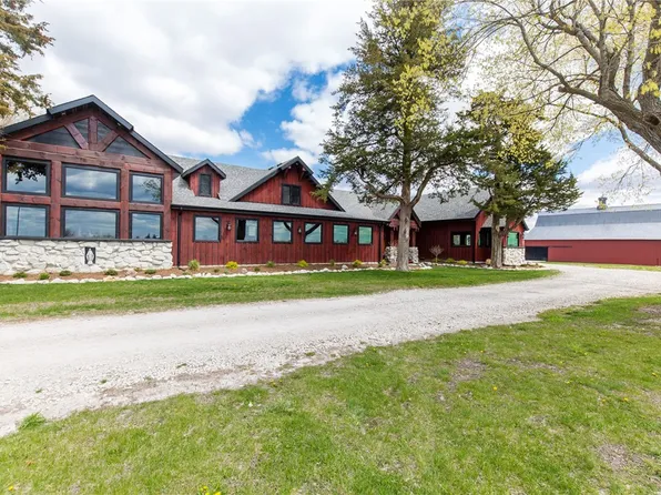 1821 168th St, Earlham, IA 50072
