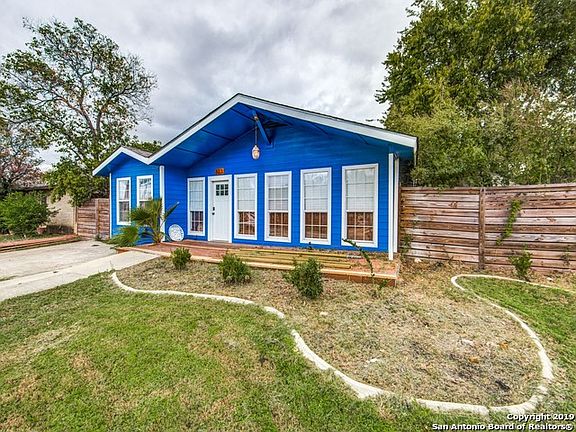 2nd image of 823 Sprucewood Ln
