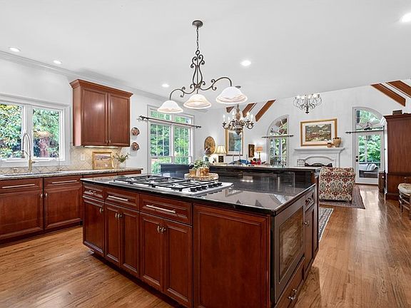 4th image of 2612 Canopy Ln