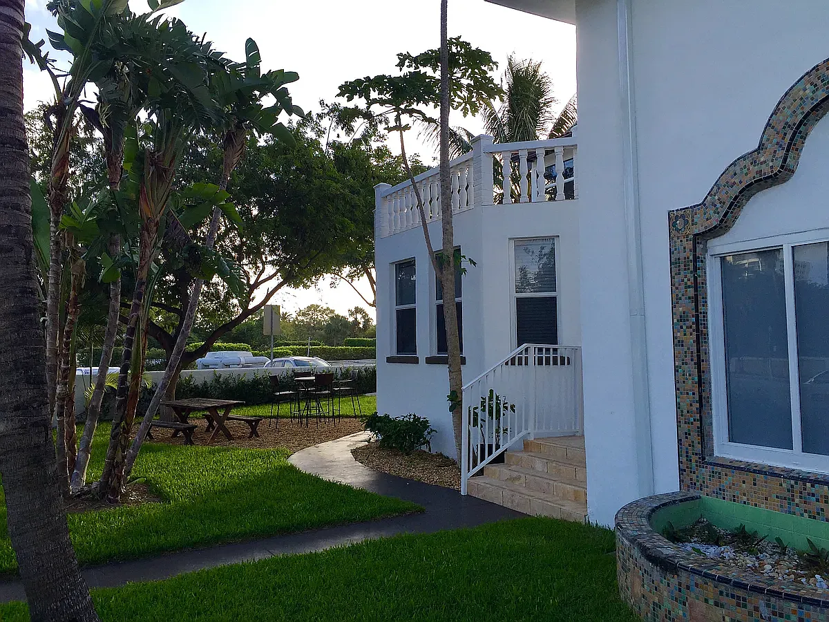 Studio, 325 sqft, $1,775 — Photo 2