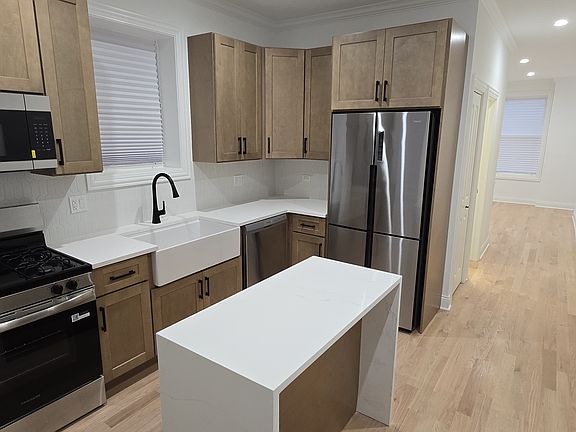 3rd image of 1622 W Wabansia Ave APT 1