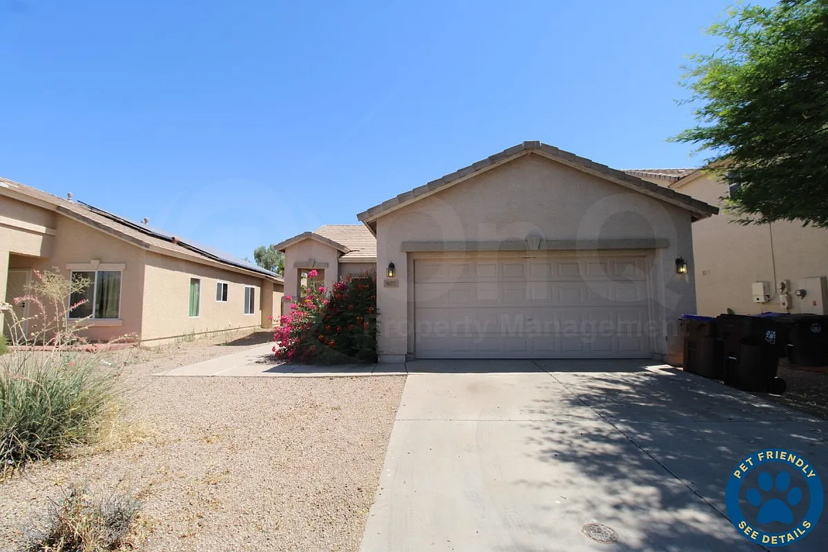 3 bed, 2.0 bath, 1260 sqft, $1,449 — Photo 1