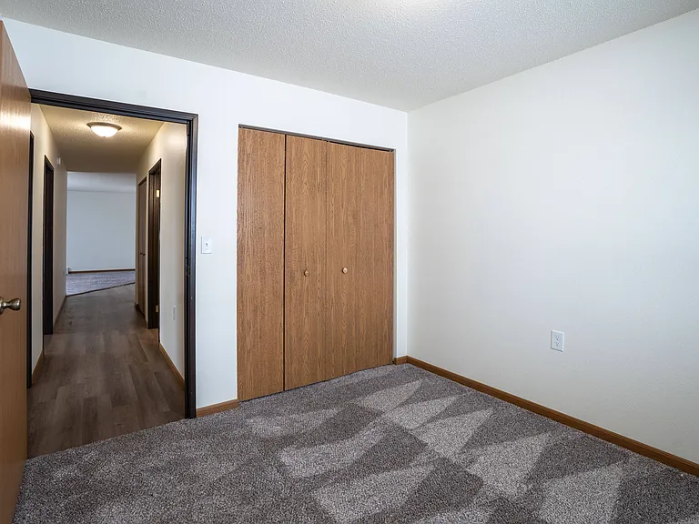Moorhead, MN Woodstone Apartments | 31A | Bedroom