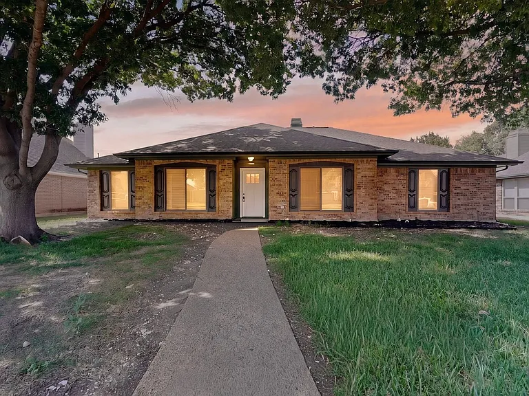 817 Sycamore Creek Rd — Photo 1