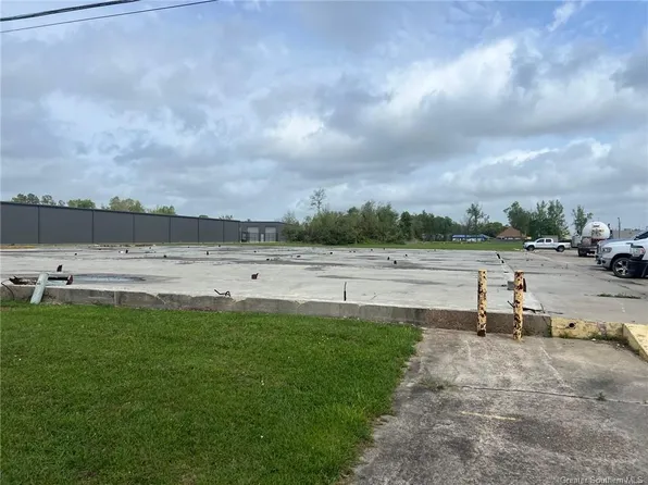 1601 Sampson St, Westlake, LA 70669