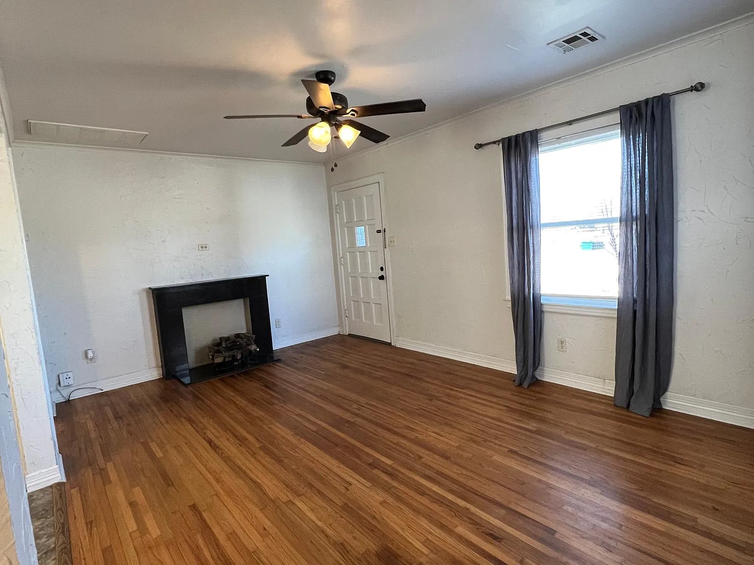 501 S Pittsburg Ave — Photo 3