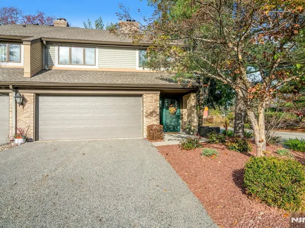 7 Sandburg Ct, Mahwah, NJ 07430