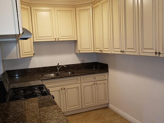 3rd image of 7235 Hampton Ave #6
