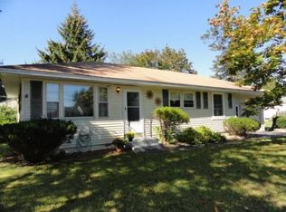 8 Seminole Dr, Nashua, NH 03063