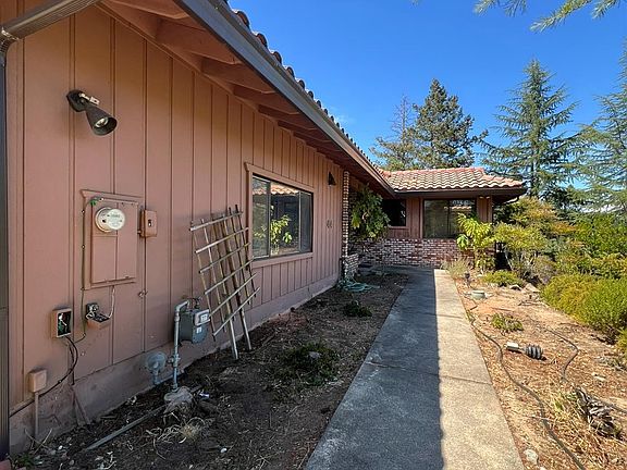 2nd image of 414 Oak Mesa Court