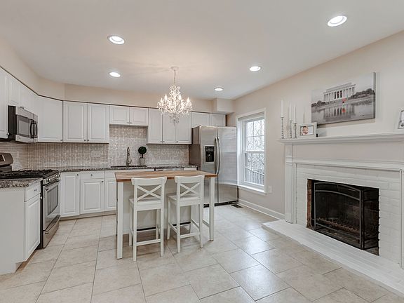5th image of 3035 Federal Hill Dr