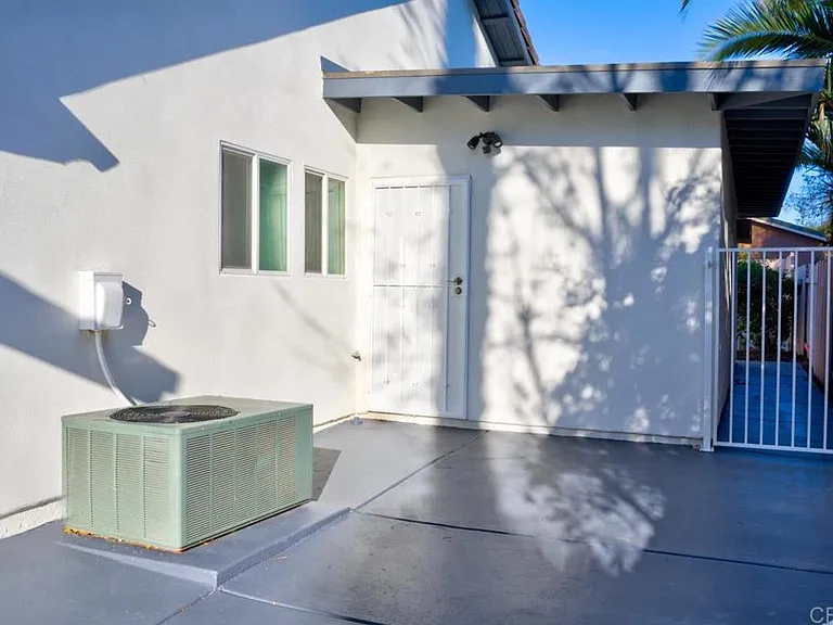 3647 Hazelhurst Pl — Photo 22