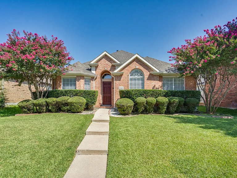 2509 Hunters Run Dr — Photo 1