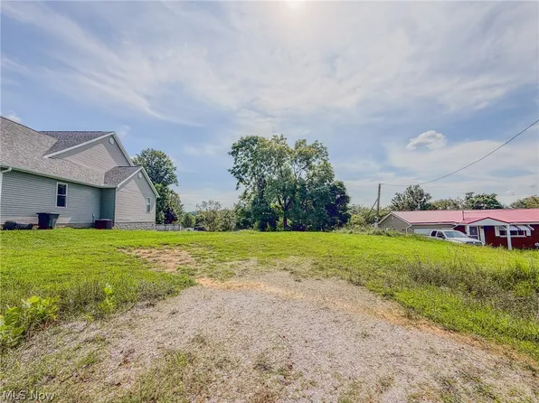Briscoe Rd, Vienna, WV 26105