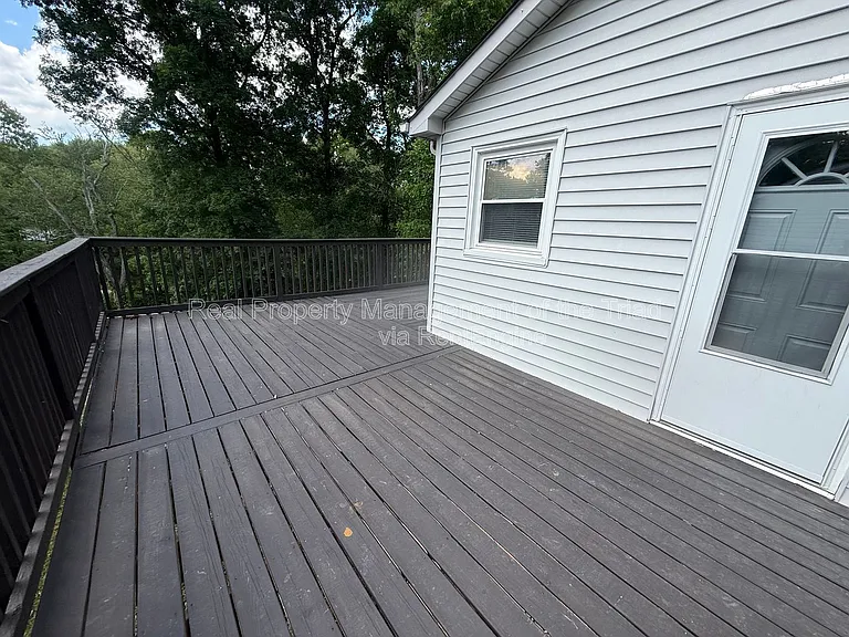911 Tipperary Dr — Photo 24