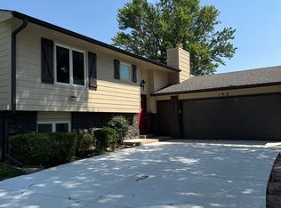 106 N Summitlawn Cir, Wichita, KS 67212