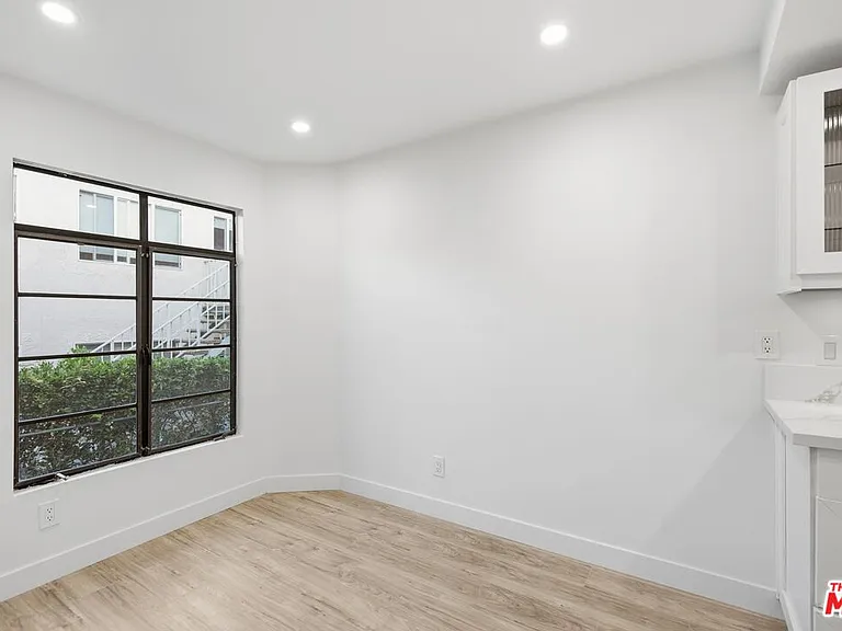 13025 Moorpark St #106 — Photo 5