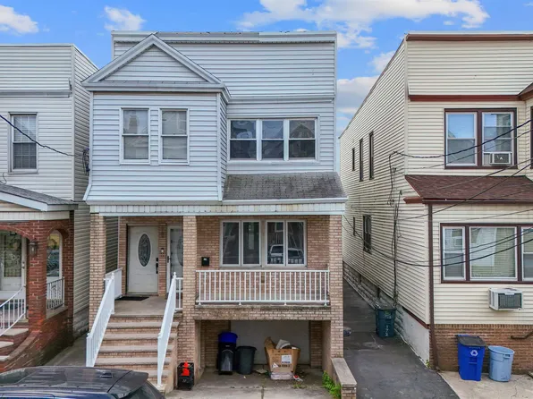 170 W 19th St, Bayonne, NJ 07002