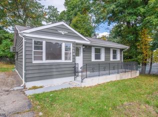 350 Dupont Ave, Hopatcong, NJ 07843