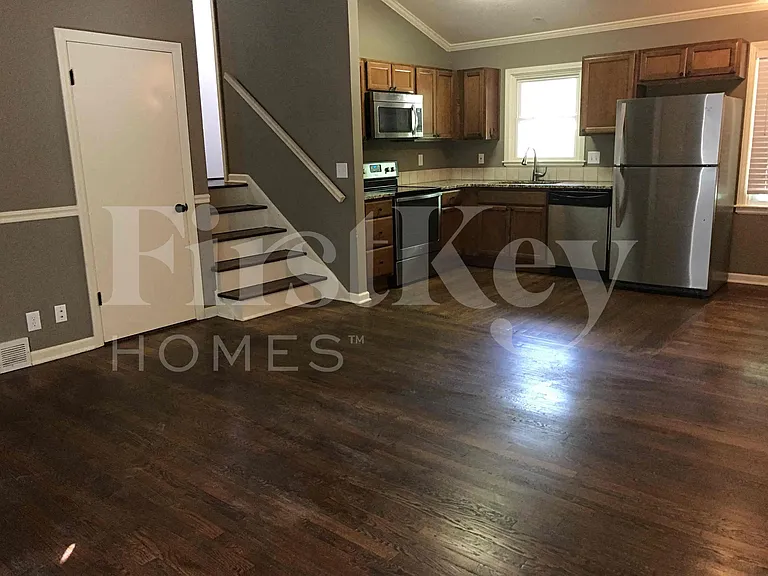 7200 NW 75th St — Photo 3