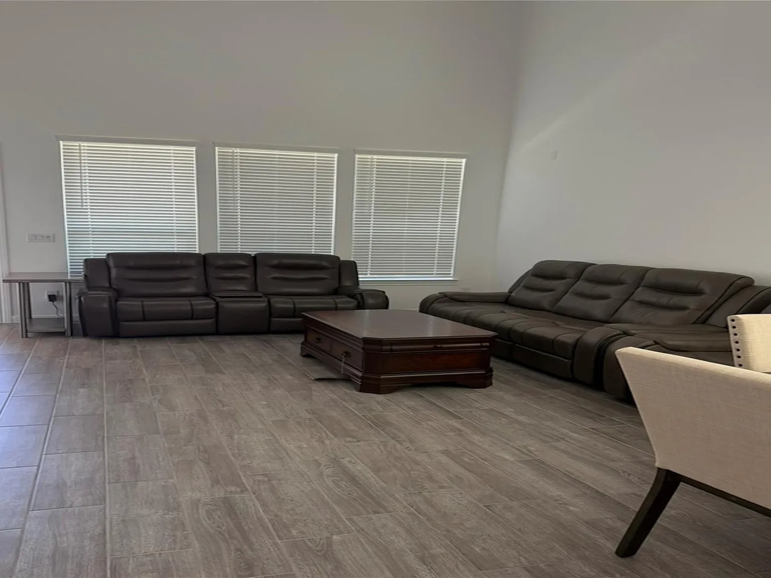 5 bed, 4.0 bath, 3115 sqft, $3,700 — Photo 4