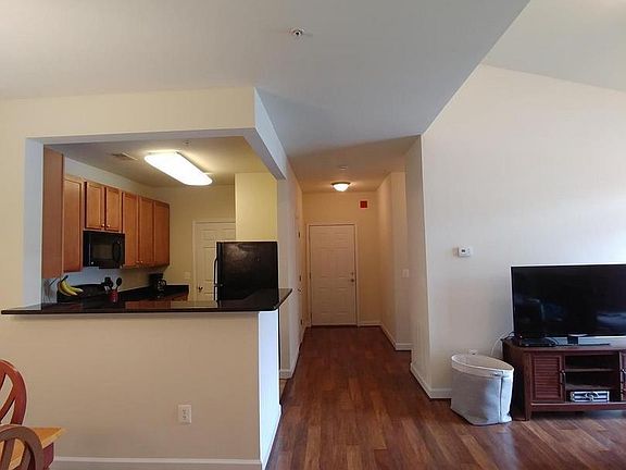 3rd image of 6185 Willow Pl APT 304