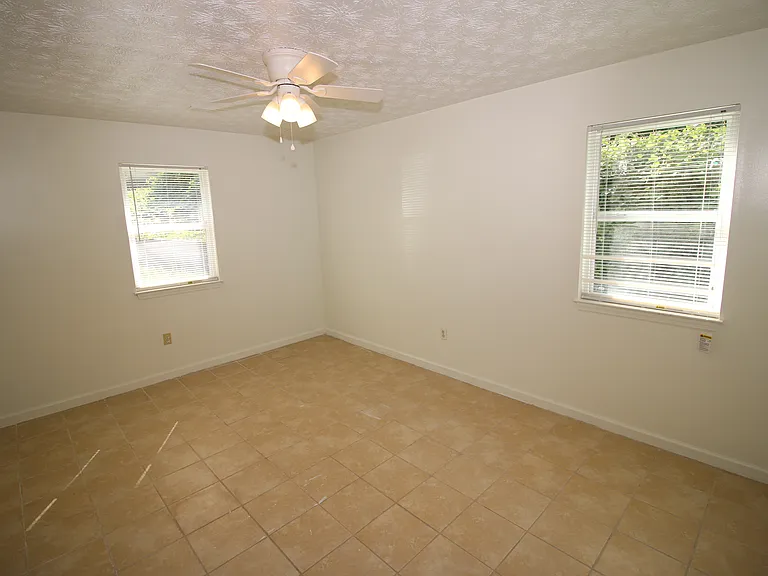 8365 Warren Dr — Photo 6