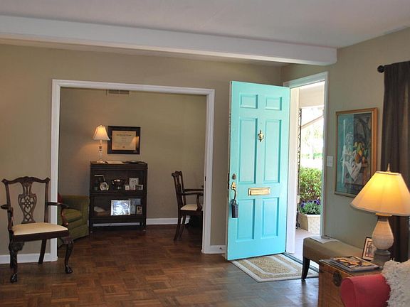 View from living room to small office/si