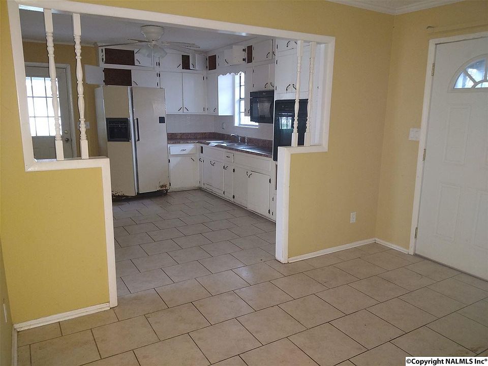 2nd image of 1802 Emanuel St