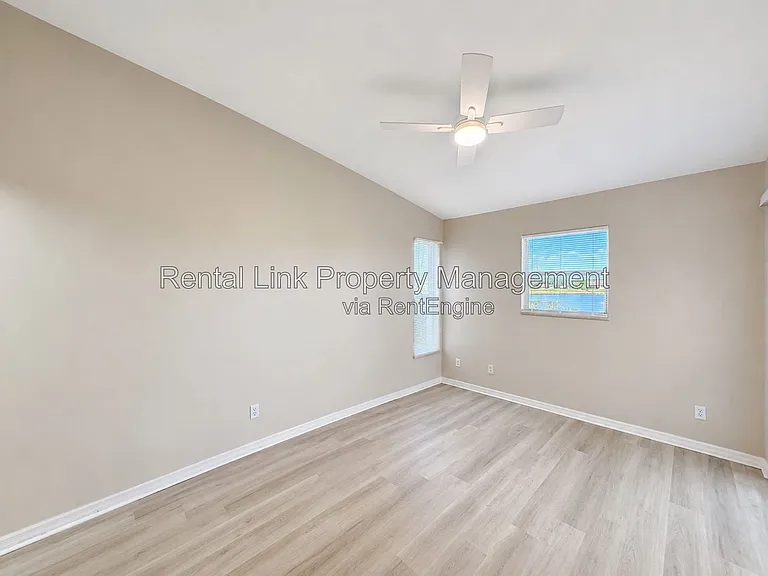 320 SW 3rd Pl #4 — Photo 9