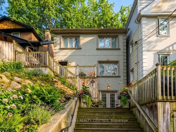122A Neville Park Blvd, Toronto, ON M4E 3P8