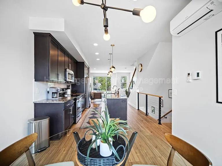2325 W Bridge Ave — Photo 6