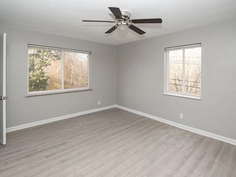 Newly Upgraded Apartments -The Courtyard at Park Hills, Minutes from Downtown — Photo 37