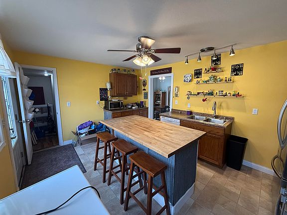 4th image of 235 Maple St