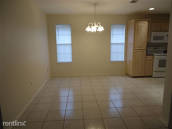 313 Crosswinds Dining Area