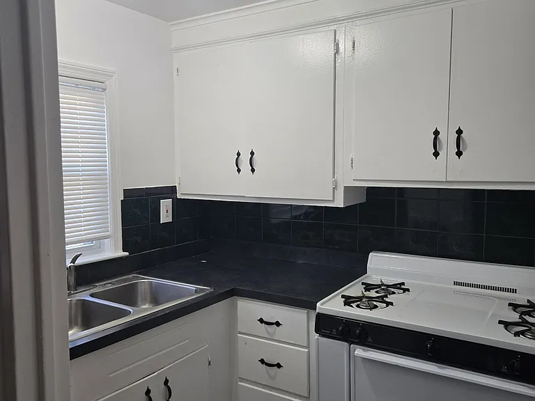 Meadowbrook Apartments — Photo 2