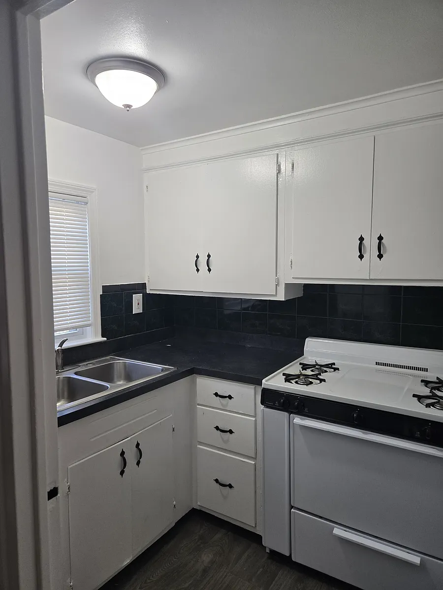 Building Photo - Meadowbrook Apartments