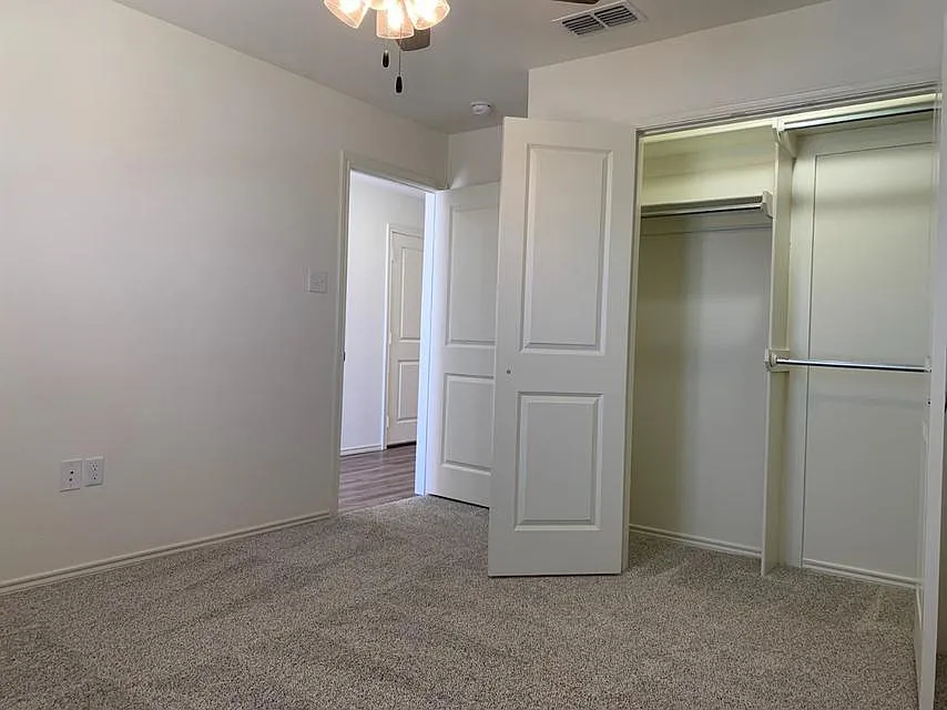 3 bed, 2.0 bath, 1472 sqft, $1,600 — Photo 4