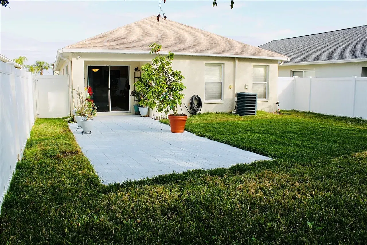 3 bed, 1496 sqft, $2,350 — Photo 4