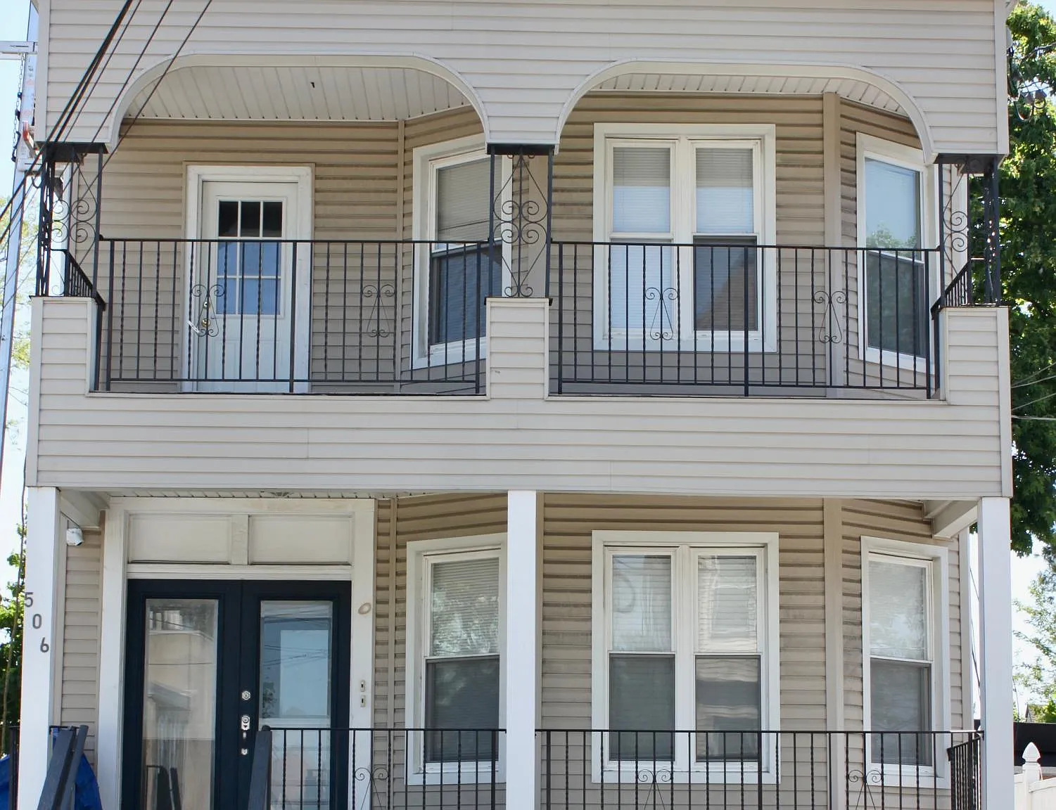3 bed, 4439 sqft, $2,150 — Photo 1